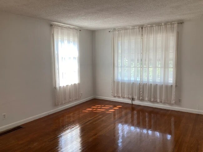 Foto del edificio - 7737 15th Ave NW