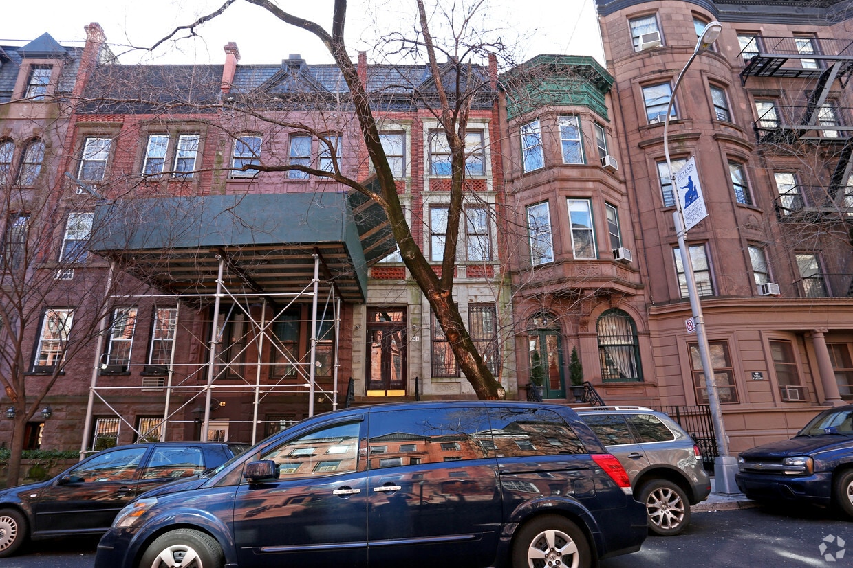 Building Photo - 44 W 94th St