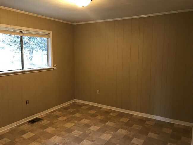 Building Photo - 328 Beverly Cir