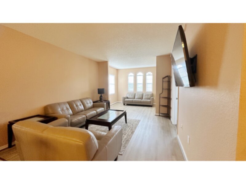 Primary Photo - Seasonal/Annual 3-bedroom Condo in The Gar...