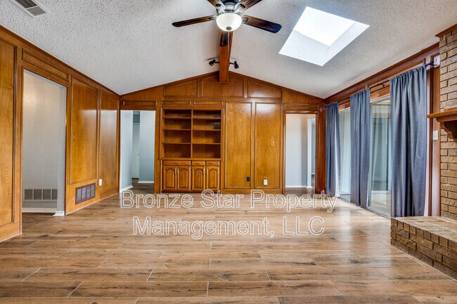 Foto del edificio - 1414 Woodcreek Dr