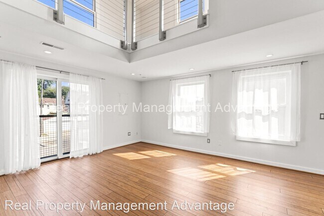 Foto del edificio - 2 br, 3 bath House - 670 W. Eleven Mile Rd.