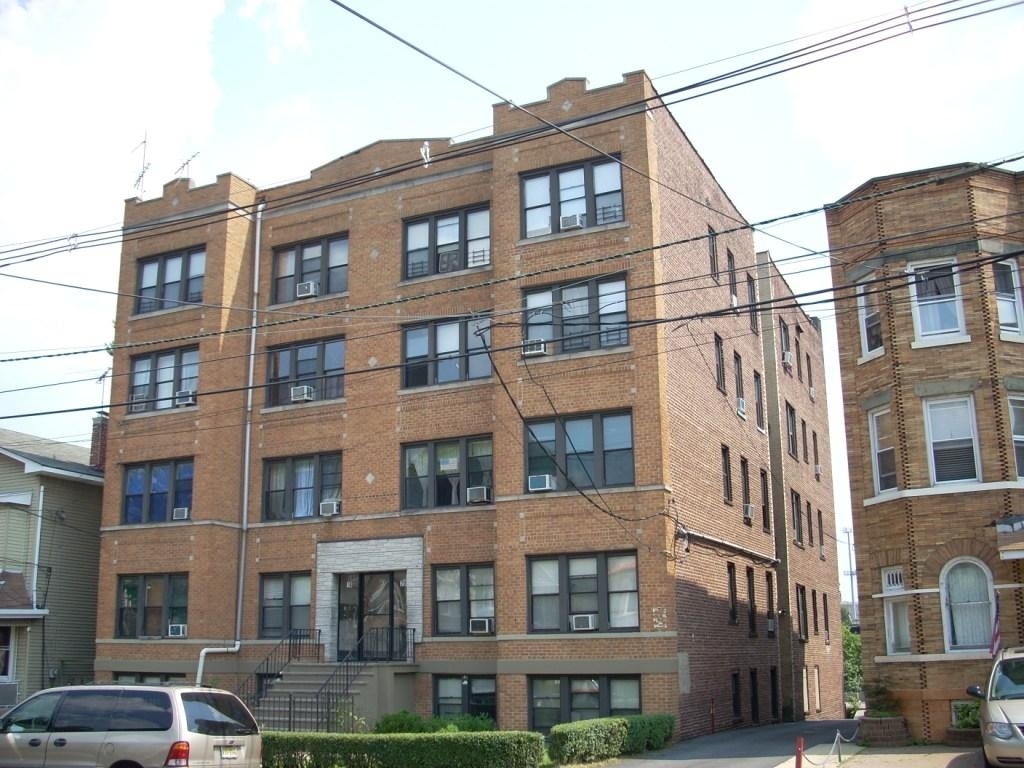 Primary Photo - 18-20 Sayre St
