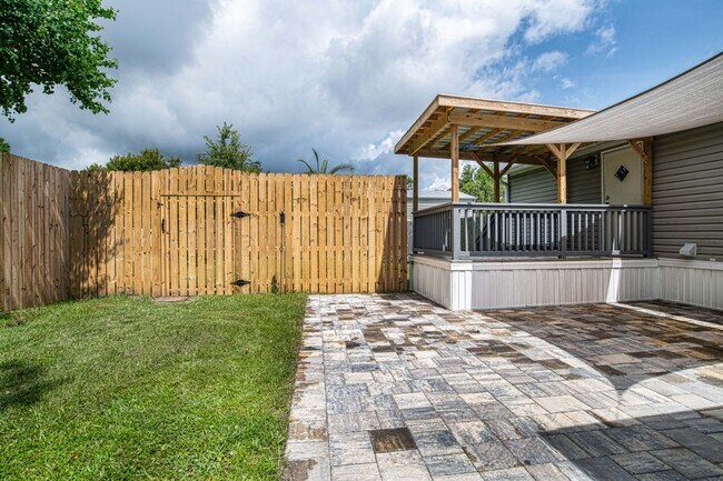 Building Photo - Home on half acre with land and storage