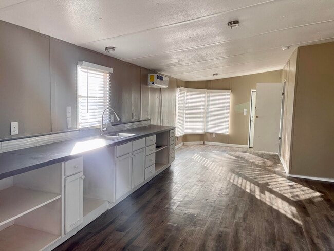 Building Photo - 301 Vida Bonita Way