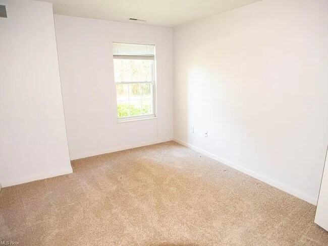 Foto del edificio - 28340 Center Ridge Rd