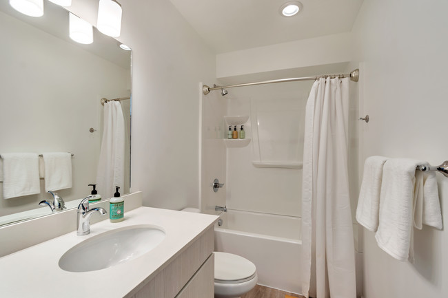 Building Photo - Maven TownHomes