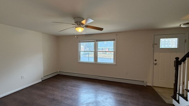 Photo - Quiet location, Dale City House