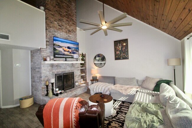 Building Photo - 352 Sailfish Dr