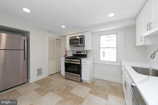 Building Photo - 201 Chester Ave