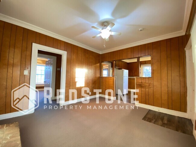 Foto del edificio - 416 Cleveland Ct