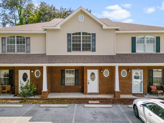 Building Photo - 1902 Cottage Grove Ln