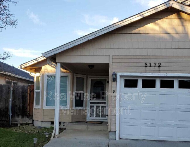Building Photo - 3172 Forest Hills Dr