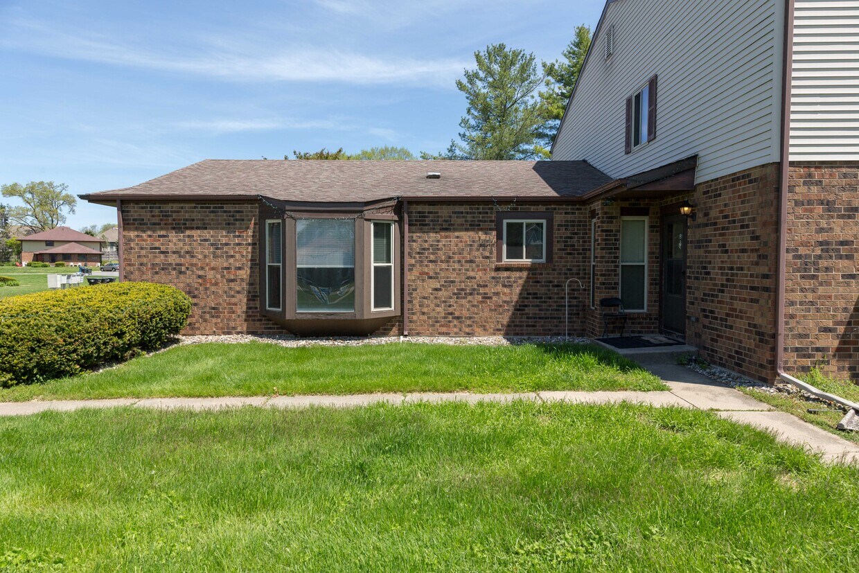 Primary Photo - 18049 Crownhill Dr