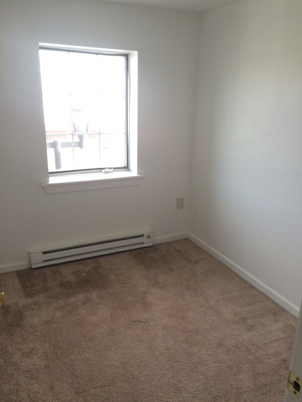 Bedroom - 1540 E Grand Ave