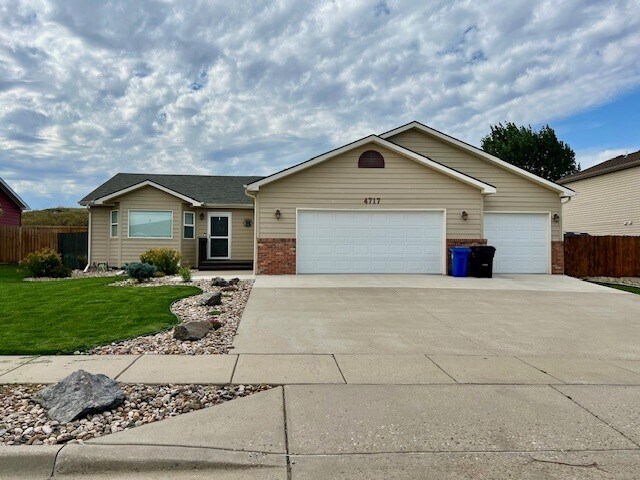 Foto principal - 4717 S Pointe Dr