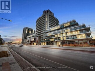 Building Photo - 9471-9471 Yonge St