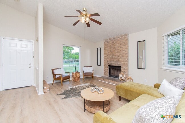 Building Photo - 2210 Carousel Dr