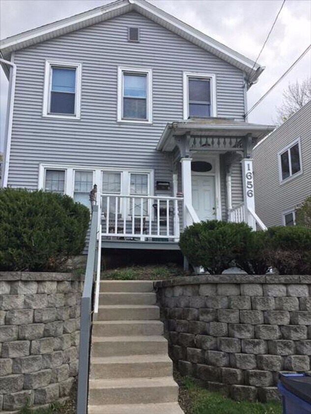 Primary Photo - 1656 N. Warren Ave