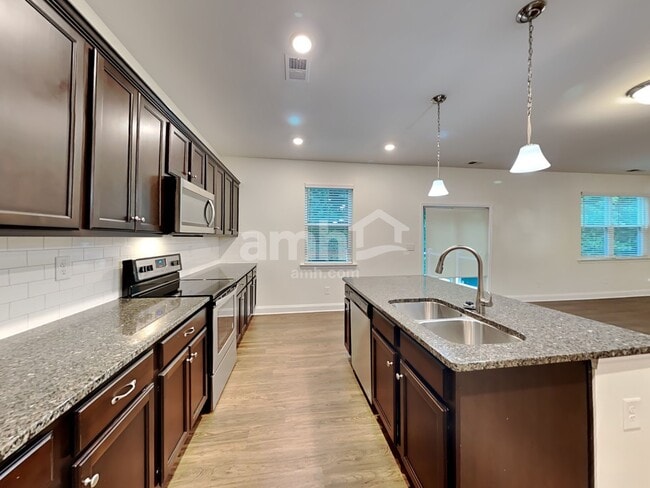 Building Photo - 3348 Okelly Dr