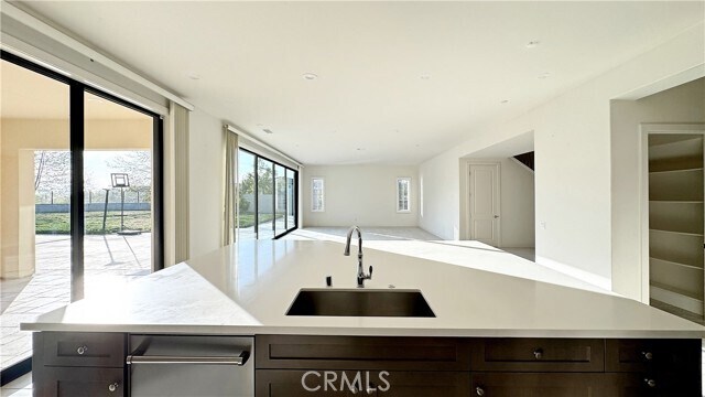 Building Photo - 52 Kiwi
