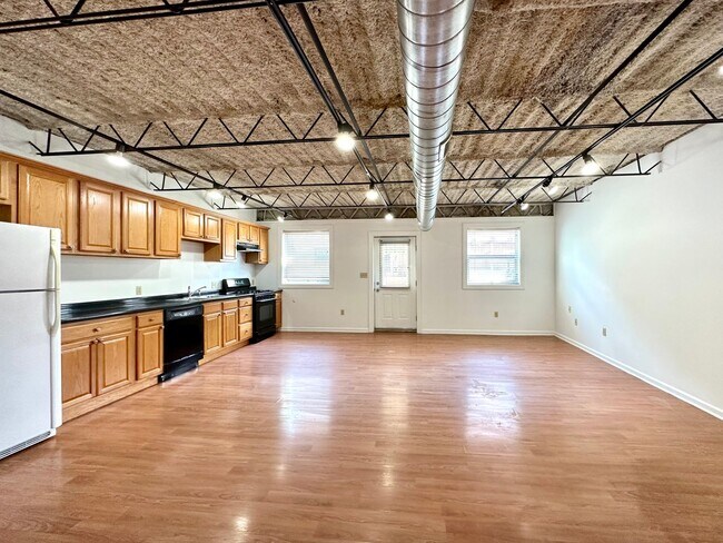 Foto del edificio - One Bed, One Bath Apartment in the Heart o...