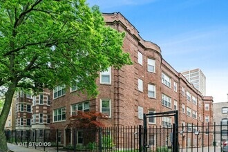 Building Photo - 834 W Agatite Ave