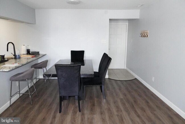 Foto del edificio - 704 The Woods