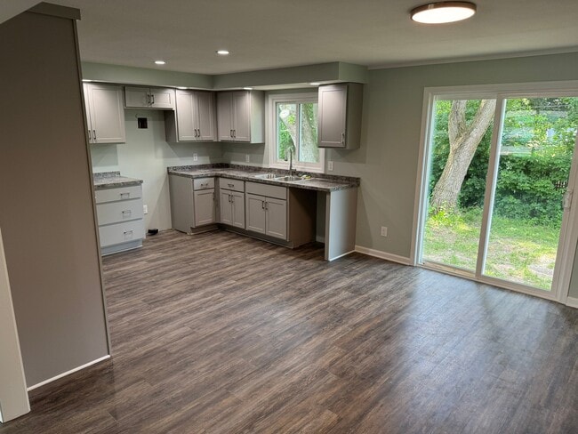 Building Photo - 41 Capri Dr