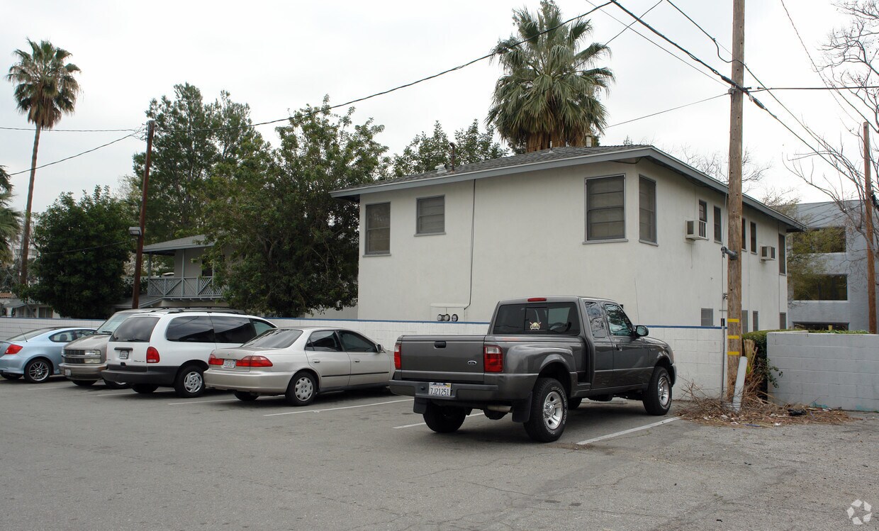 Foto del edificio - 2160 N Waterman Ave