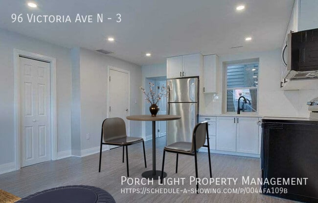 Building Photo - Renovated Bright and Sunny 1 Bedroom with ...