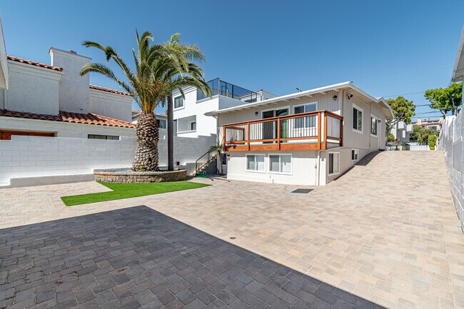 Building Photo - 109 S Lucia Ave
