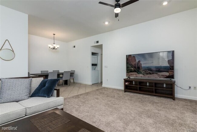 Building Photo - 2 br, 2 bath Condo - 151 N Maple St Apt 213