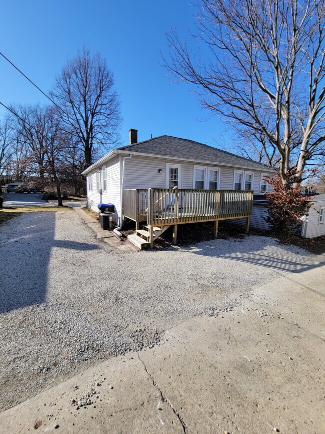 Building Photo - 404 S Mc Clun St