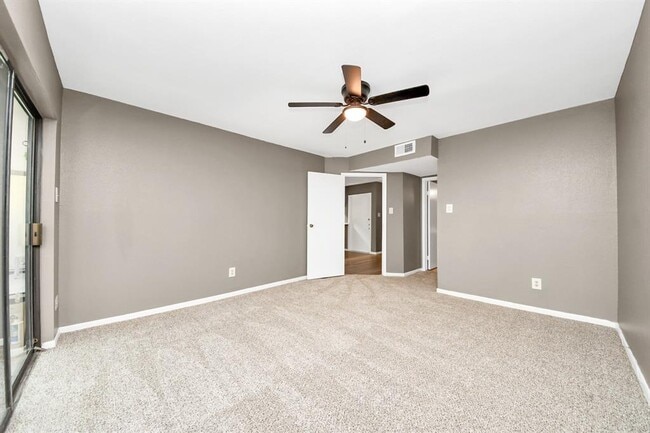 Building Photo - 3015 Walnut Bend Ln