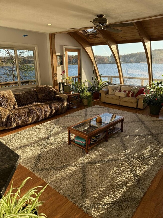 Building Photo - 10 Hillside Rd