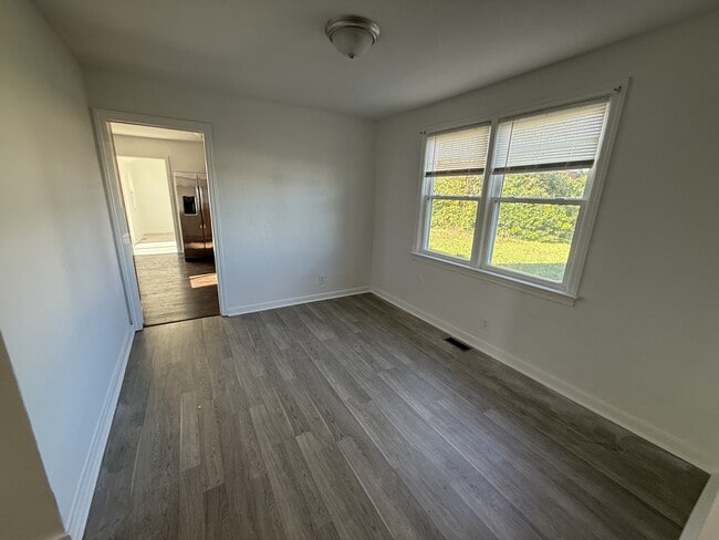 Building Photo - 9631 Worth St