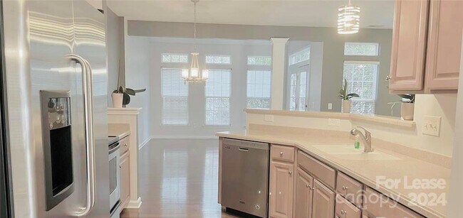 Foto del edificio - 710 Mickelson Way