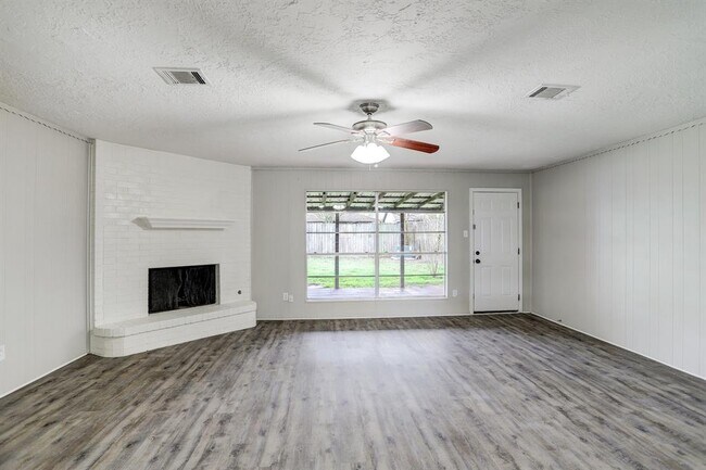 Building Photo - 4019 Danpree St