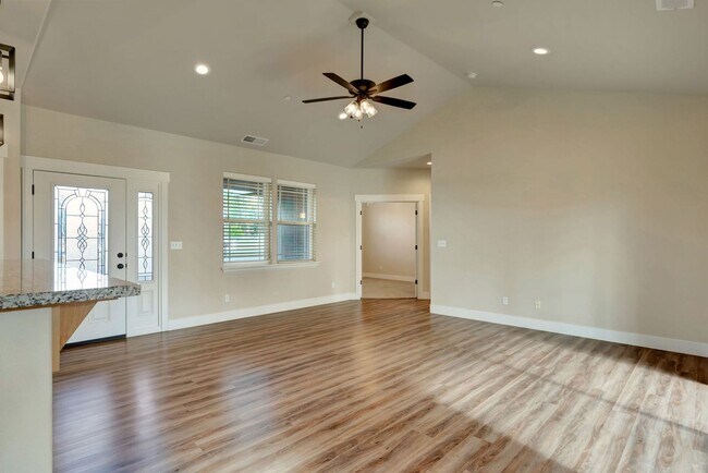 Foto del edificio - Beautiful 3 Bedroom Home Close to Billie Park in Paradise!