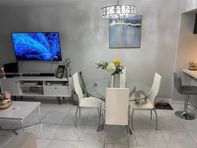 Building Photo - 800 N Miami Ave