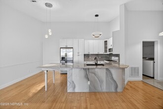 Building Photo - 13810 Sutton Park Dr N