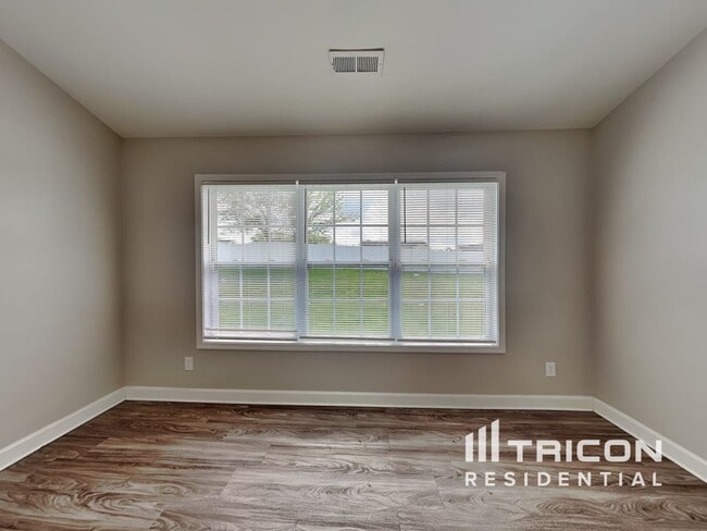 Building Photo - 112 Maple Crest Dr