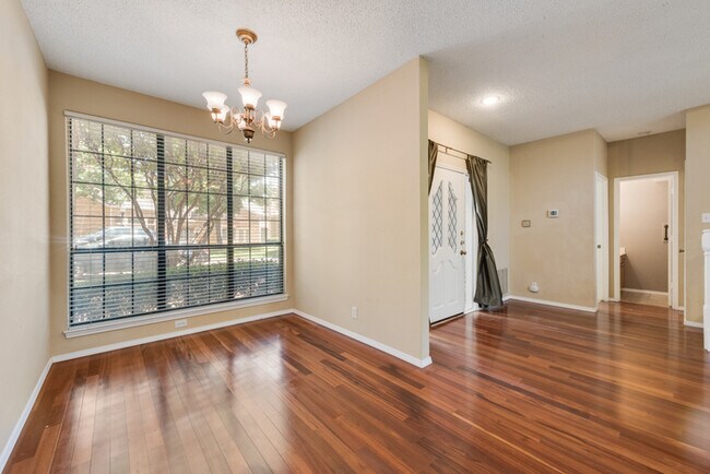 Foto del edificio - Charming Condo in Valley Ranch