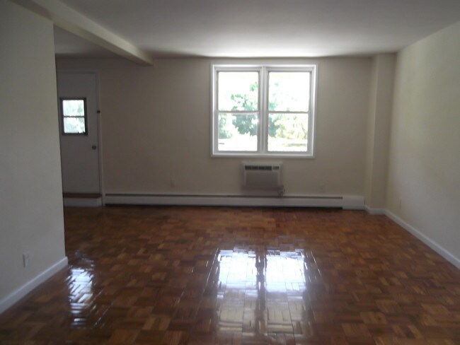 Foto del edificio - 2348 Waters Edge Dr