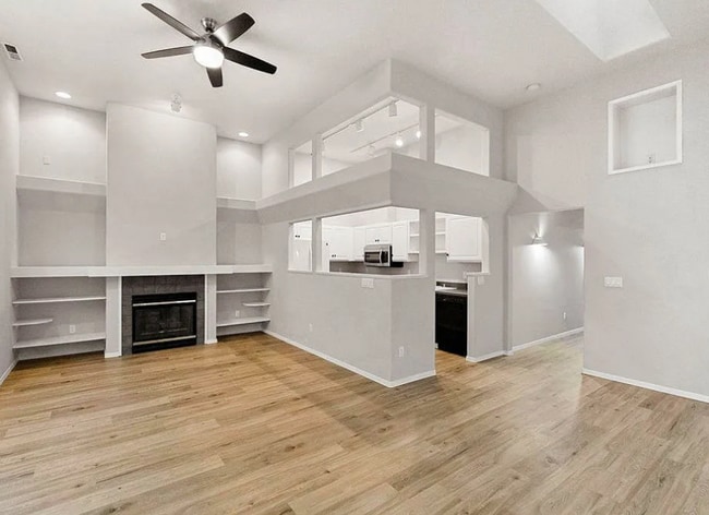Building Photo - Spacious 2 Bedroom 2 Bath Condo with Detac...
