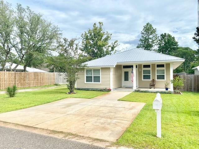 Foto principal - 210 Pines St
