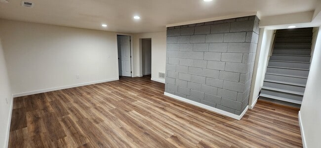 Building Photo - 806 W Westview Ave