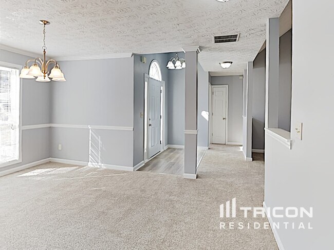 Foto del edificio - 615 Bridle Creek Dr