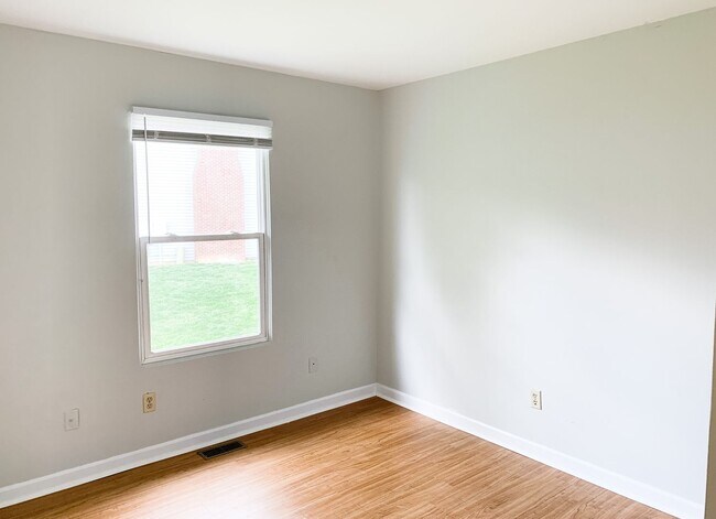 Photo - 4 Bedroom 2.5 Bath Townhouse